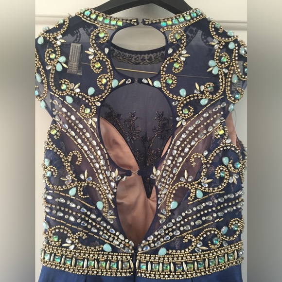 Mac Duggal Ballgown with pockets size - 2 - Picture 5 of 6